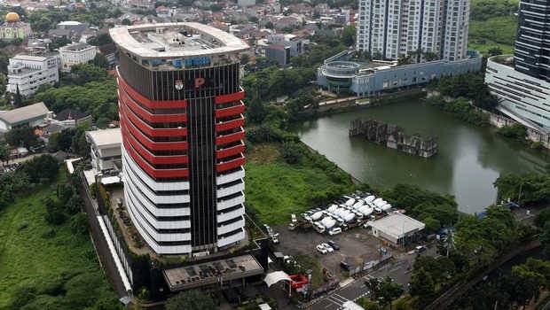Hakim PN Surabaya dan Panitera Pengganti Terjaring OTT KPK