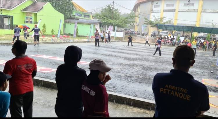 Disaksikan Pengprov dan Pemkot, Atlit Petanque Berlaga di Tengah Hujan Deras