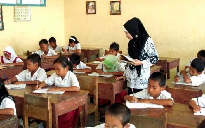Pemprov Riau Berikan BPJS 1.500 Guru Bantu