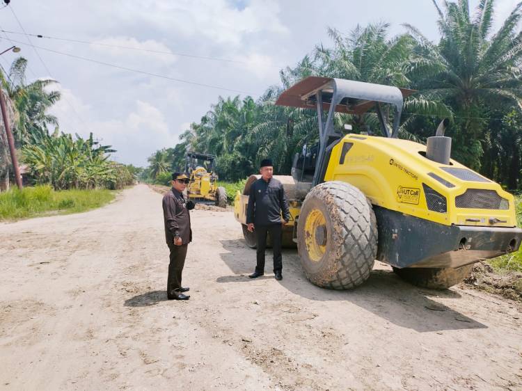 Camat Sungai Sembilan Rangkul Perusahaan Perbaiki Jalan