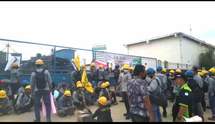 Tuntut Kenaikan Upah, Puluhan Pekerja PT Bukara Dumai Gelar Unjuk Rasa
