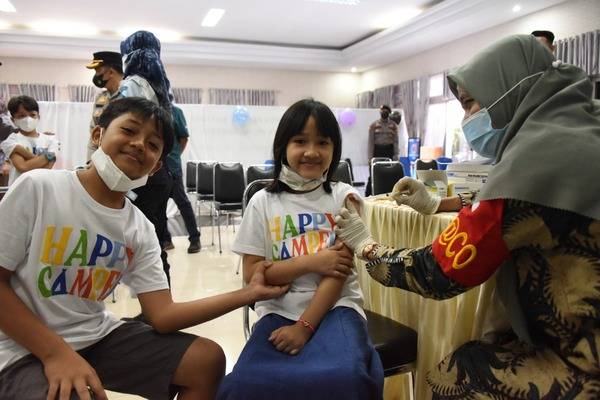 Polres Dumai dan Pertamina Gelar Vaksinasi Anak
