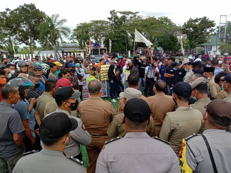 Bupati HM Adil di Polda, Kantor Didatangi Massa