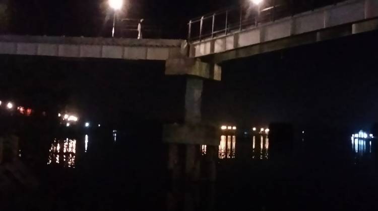 Kapal Tangker Pertamina Tabrak Tiang Penyangga Jembatan Kaca Sky Walk Siak