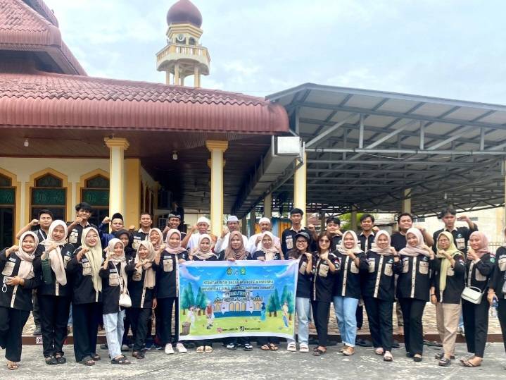 BEM Universitas Dumai Gelar Kegiatan Jumat Bersih dan Berbagi