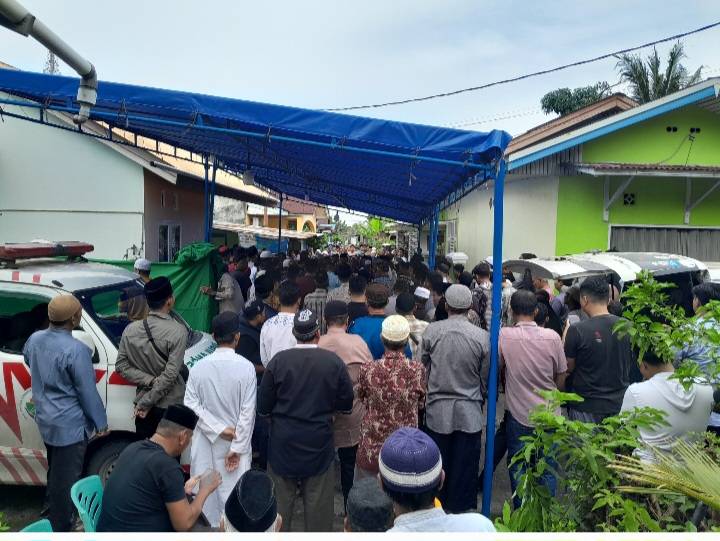 Mantan Ketua HMI Dumai dan Istri Dimakamkan di Bathin Solopan Duri XIII