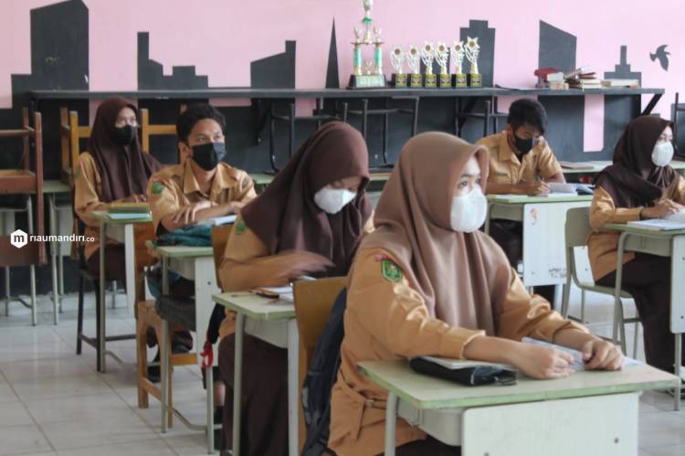Belajar Tatap Muka SMPN 1 dan SMPN 18 Pekanbaru Dihentikan Sementara