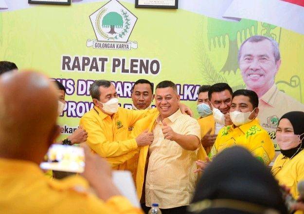 Mantan Ketua PAN Rohul Lompat Pagar ke Golkar