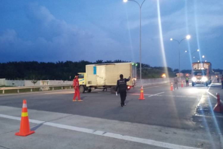 Mobil Truk dan Mobil Box Dilarang Masuk Tol Permai