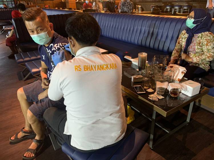 Polda Riau Gelar Vaksinasi di Holywings Pekanbaru