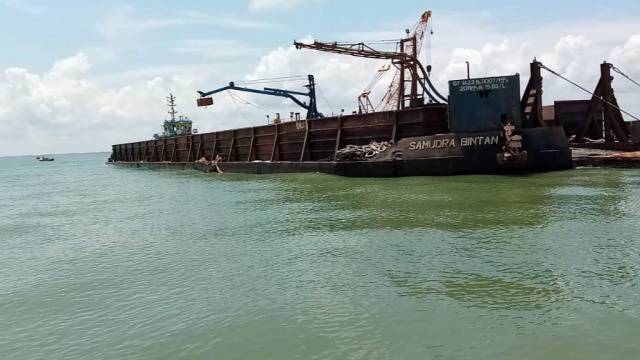 Dirjen KKP Turun ke Rupat, Hentikan Operasional PT LMU Keruk Pasir Laut