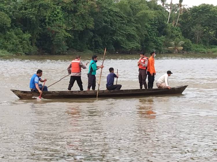 Hingga Tengah Malam Tim Basarnas Cari Penambang Pasir di Kampar Yang Tenggelam