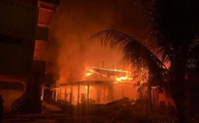 Pemukiman Penduduk Jalan Pangeran Hidayat Terbakar