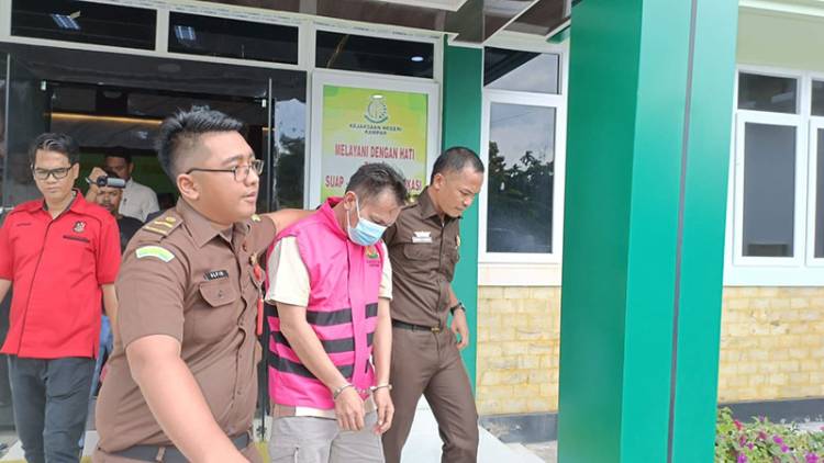 Korupsi Rp1,5 Dana Desa, Kejari Kampar Tahan Mantan Kades Tanjung Karang