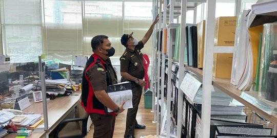 Dugaan Korupsi Kabel Bawah Tanah, Penyidik Kejati Riau Geledah Kantor PLN