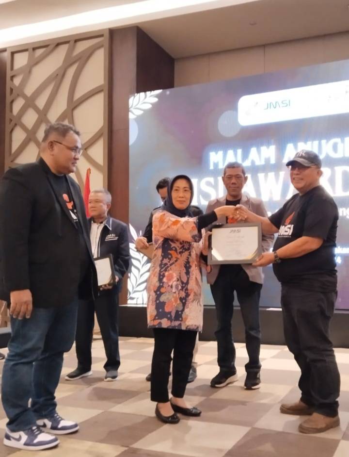 Ketua JMSI Riau H Dheni Kurnia Terima Penghargaan dari Ketua Dewan Pers RI