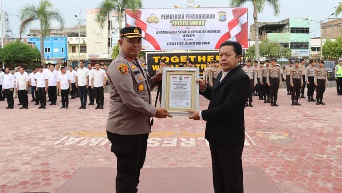 Kapolres Dumai AKBP Dhovan Terima Penghargaan