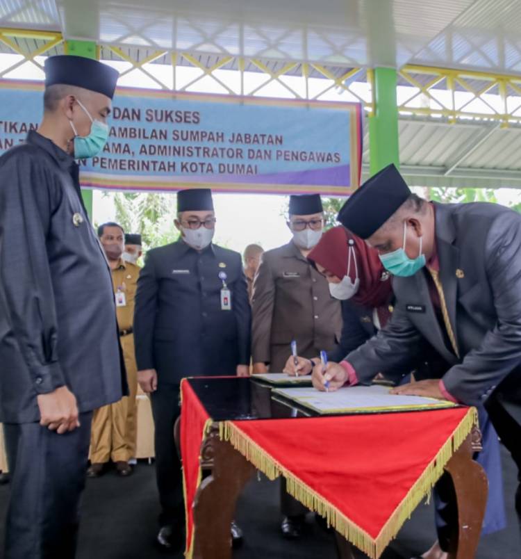 Lantik Pejabat Eselon, Walikota Ingatkan Jaga Sholat Berjamaah