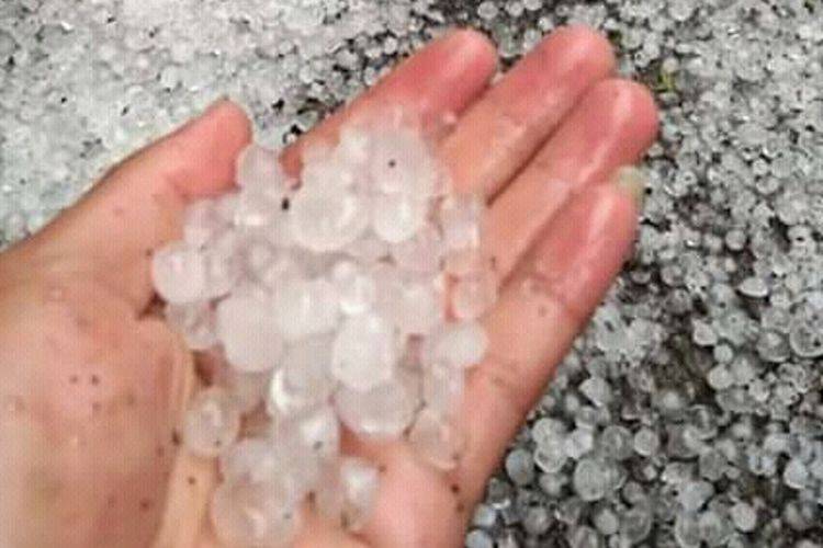 Wow, Kabupaten Kuansing Riau Diguyur Hujan Es