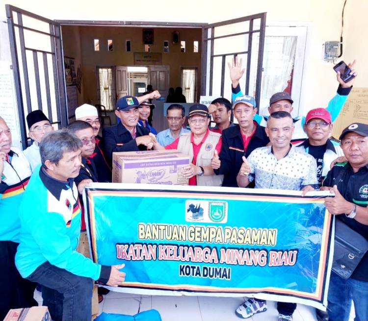 Antarkan Bantuan Gempa, Rombongan IKMR Dumai Diterima Bupati Pasaman