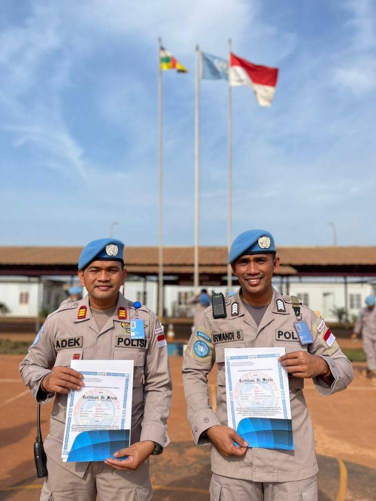 Tuntaskan Misi di Afrika Tengah, 2 Anggota Brimob Polda Riau Terima  Penghargaan