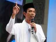 UAS Ingatkan Muslimah Ada Mukena yang Tak Boleh Digunakan