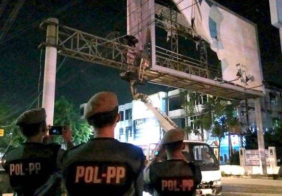 126 Tiang Reklame Ilegal Bakal Dipotong di Pekanbaru