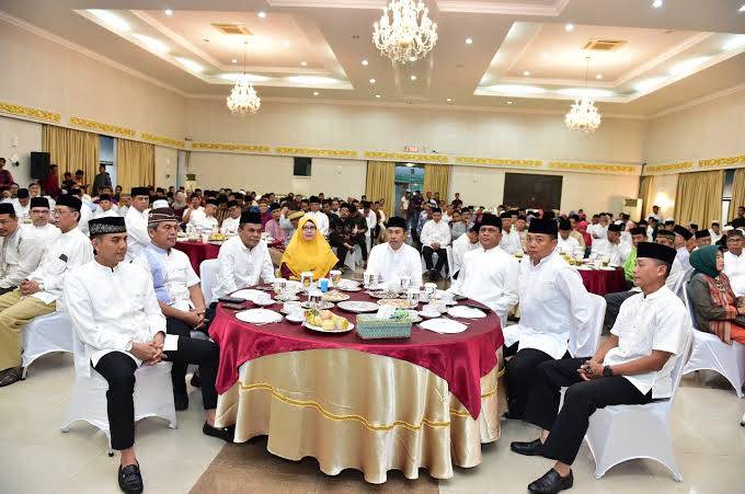 Pejabat Dilarang Buka Puasa Bersama