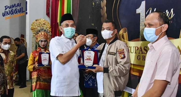 Kapolres Dumai Raih Kupas Media Award Kategori Instansi Peduli Percepatan Vaksinasi