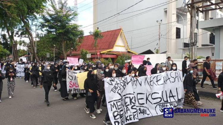 Tolak Vonis Bebas Syafri Harto, Aliansi Perempuan Demo Kejati Riau
