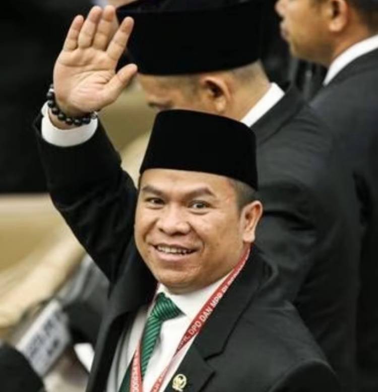 Catatan Agung Marsudi, Lain yang Keslomot, Lukman Hakim yang Dicopot