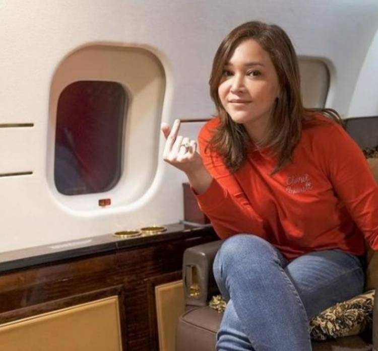 Ini Artis Cantik Indonesia yang Dikenal Tajir dan Punya Jet Pribadi