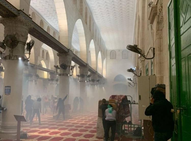 Innalillahi, Israel Serang Warga Palestina yang Sedang Beribadah di Masjid Al Aqsa