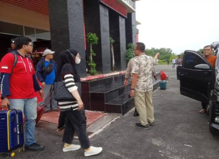Sore Ini, Sejumlah Pejabat dan 2 Ajudan Bupati Meranti Dibawa KPK ke Pekanbaru