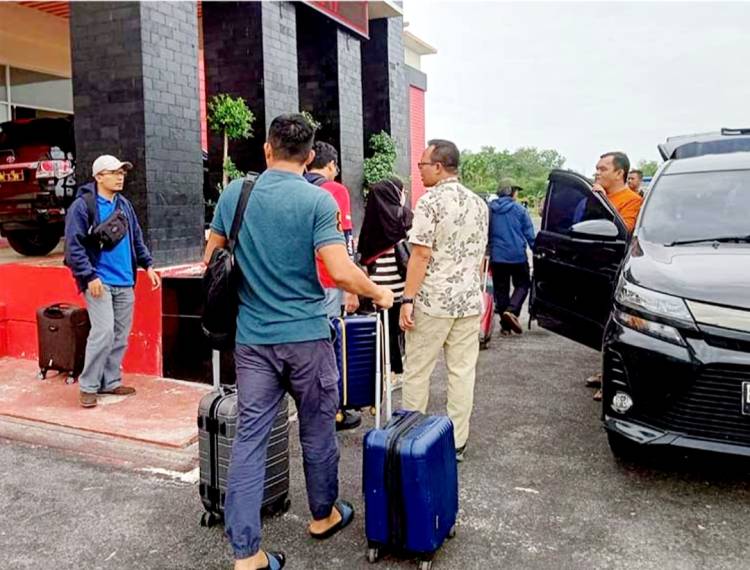 Bupati Meranti Diduga Terima Suap dan Potong Anggaran OPD