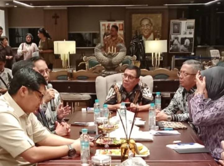 Ketua Umum PWI Hendri Ch Bangun Duduk Bersama Menteri PKP dan Menteri Komdigi
