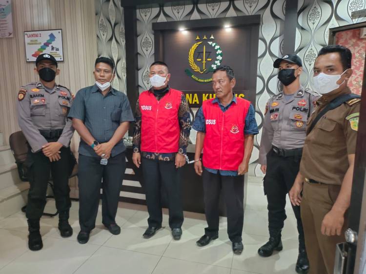 Selewengkan Dana Desa, Kades dan Bendahara Titi Akar Ditahan Jaksa
