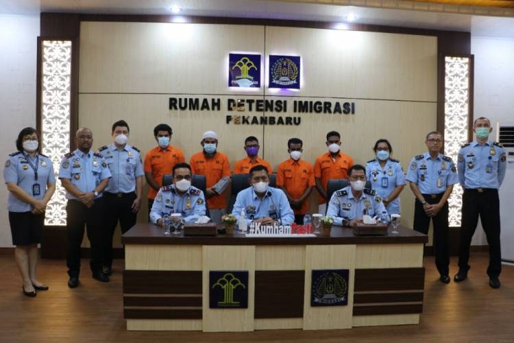 2 Warga Negara Pakistan Dideportasi, Menyalahkan Izin Tinggal