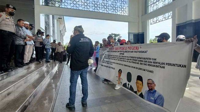 KP2HM Desak Periksa Bupati Siak dalam Gratifikasi Gedung PT BSP