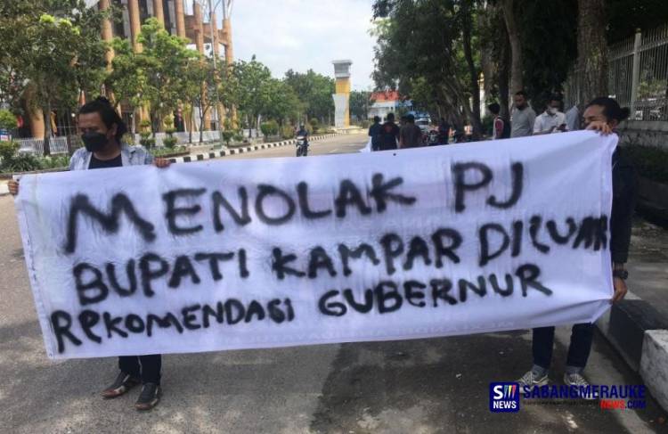 AMKB Demo Depan Kantor Gubernur Riau, Tolak Pj Bupati Kampar Rekomendasi Gubri