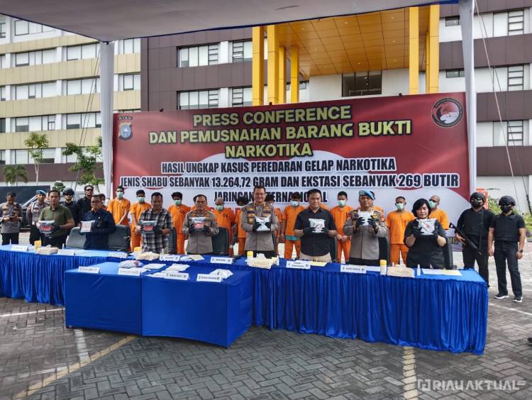 Polda Riau Aman 13,26 Kg Sabu dan Ratusan Butir Pil Ekstasi