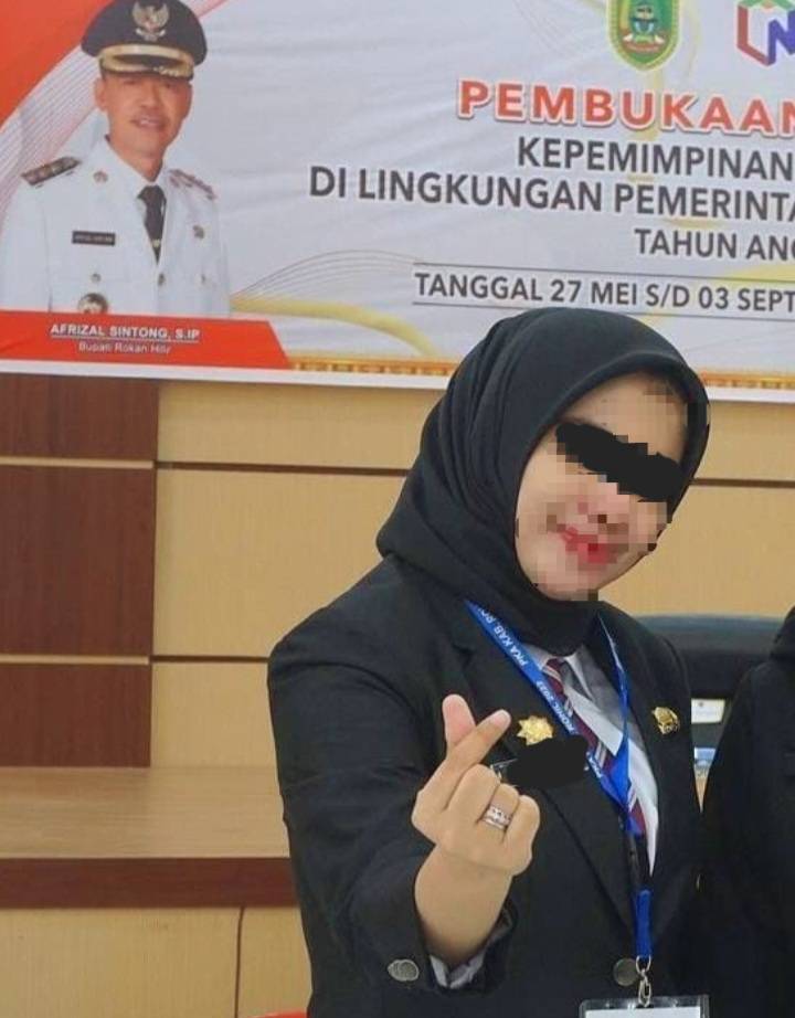 Ini Wanita Bersama Wabup Rohil Dalam Kamar Hotel Premiere Pekanbaru