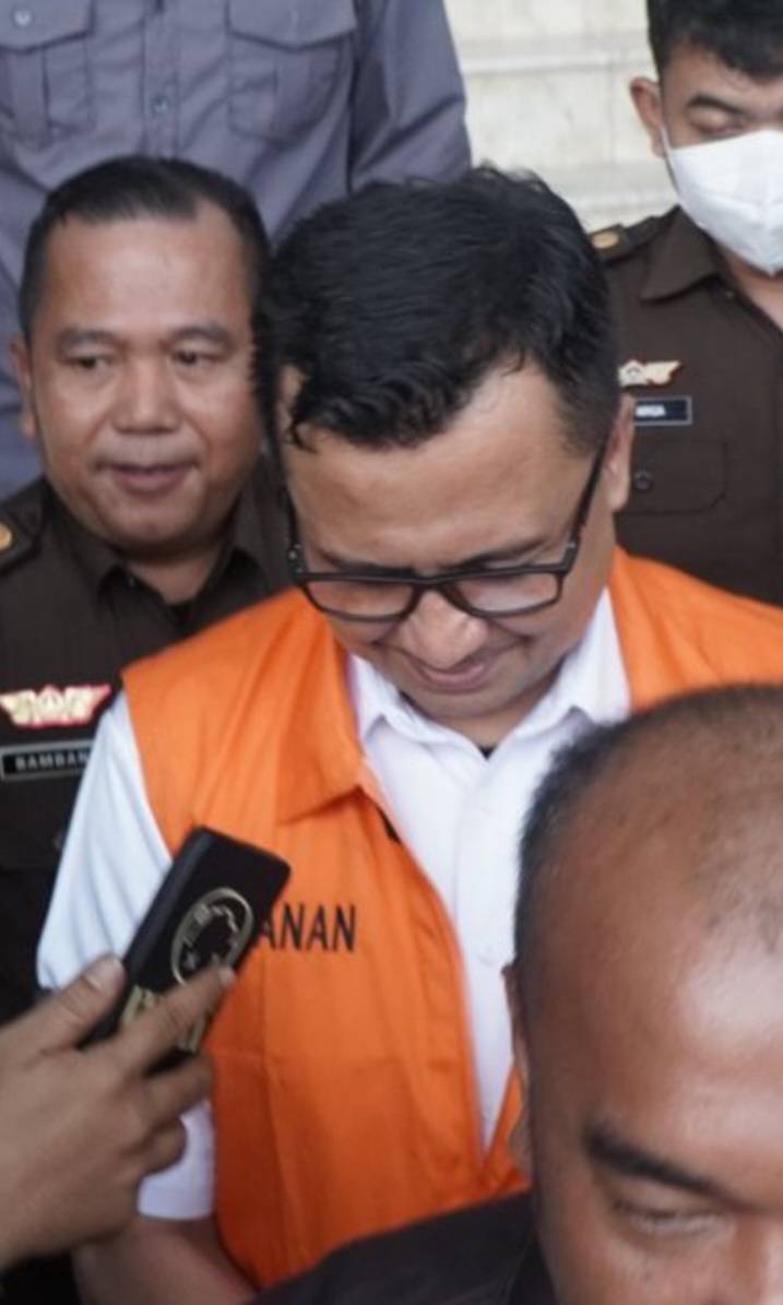 Kadis Pendidikan Riau, Tengku Fauzan Tambusai Ditahan Kejaksaan