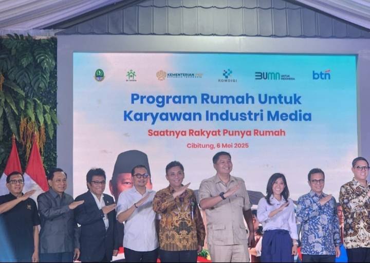 Serahkan Rumah Wartawan, Ketum PWI Hendri Bangun Dampingi Menteri PKP dan Komdigi