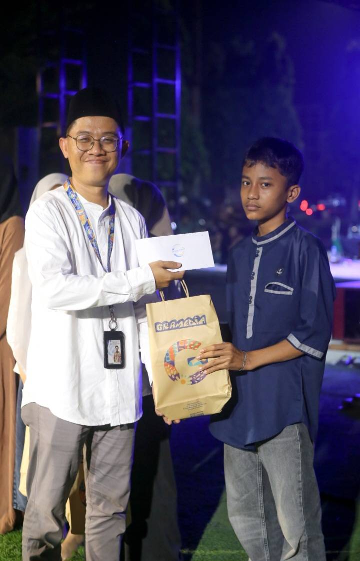 Gramedia Dumai Serahkan Wakaf Alqur'an di Dumai Expo 2025