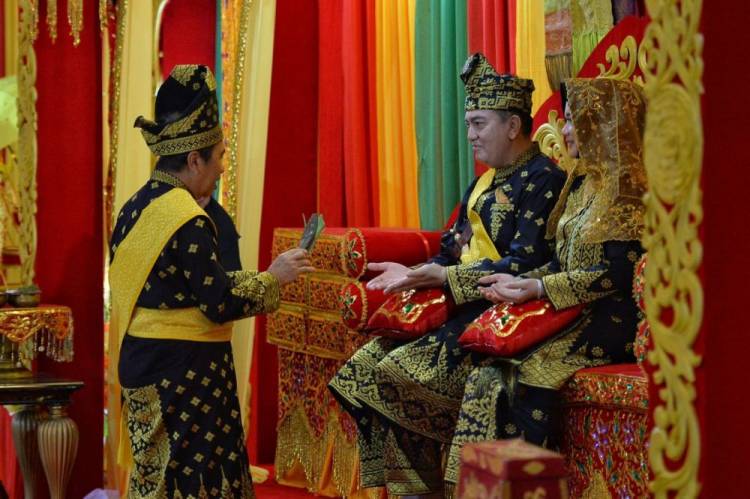Kapolda Riau Sandang Gelar Datuk Wira Lela Setia Negeri