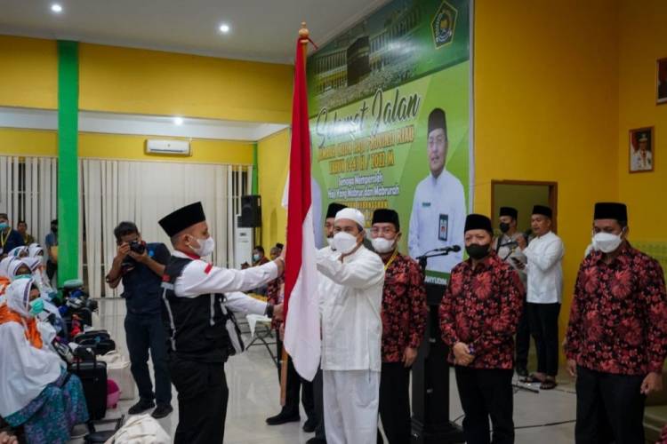 54 JCH Asal Riau Kloter I Dilepas Gubernur Riau