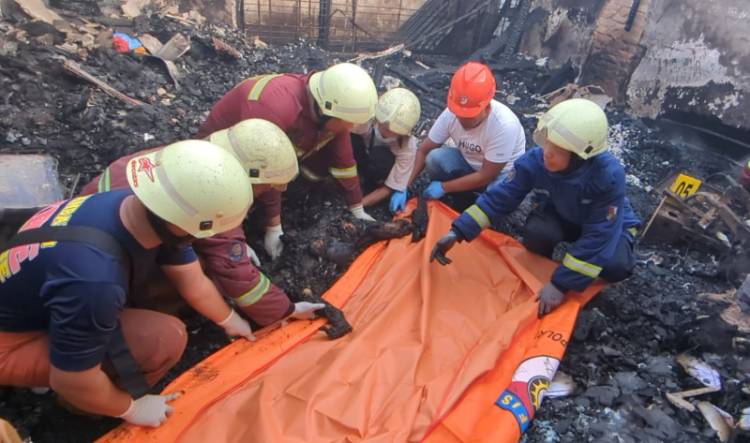 Innalillahi!!! Rumah Pedagang Oleh-oleh Ameena Jalan Durian Pekanbaru Terbakar,  Ibu dan 2 Anak Tewas Terpanggang