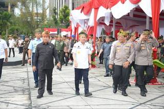 Perkuat Kamtibmas, Gubri Syamsuar Dukung Polda Bentuk Polisi RW di Riau