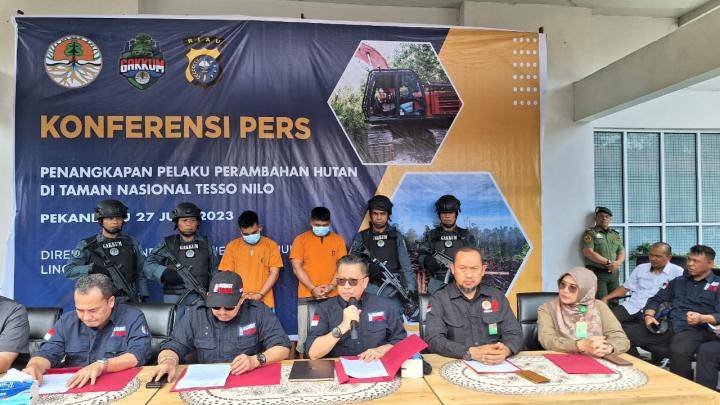Dua Orang Perambah Hutan Ditangkap Tim Gakkum KLHK dan Ditjen KSDAE